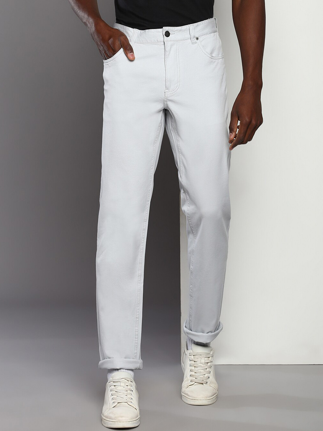 

Calvin Klein Jeans Men Slim Fit Mid-Rise Trousers, Grey