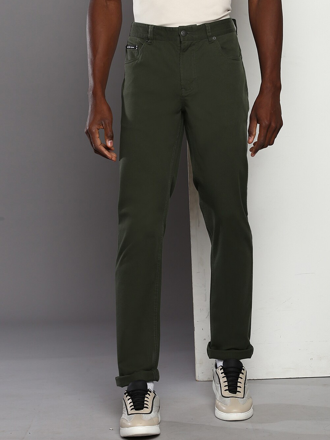 

Calvin Klein Jeans Men Slim Fit Mid-Rise Trousers, Green