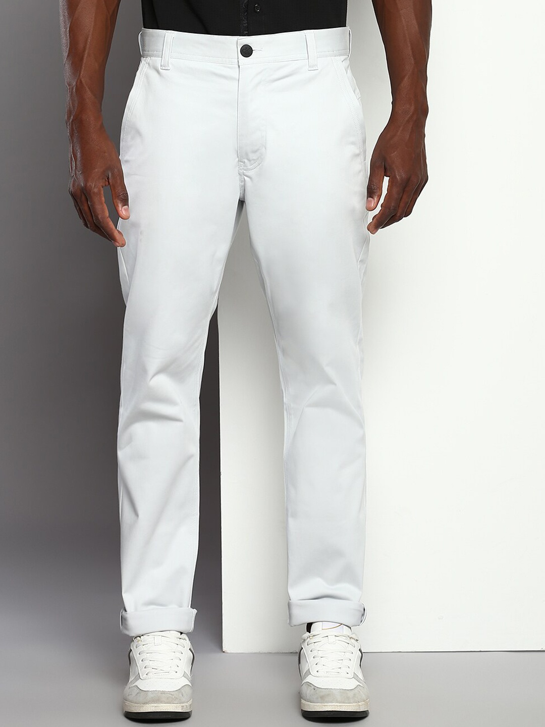 

Calvin Klein Jeans Men Slim Fit Mid-Rise Trousers, Grey