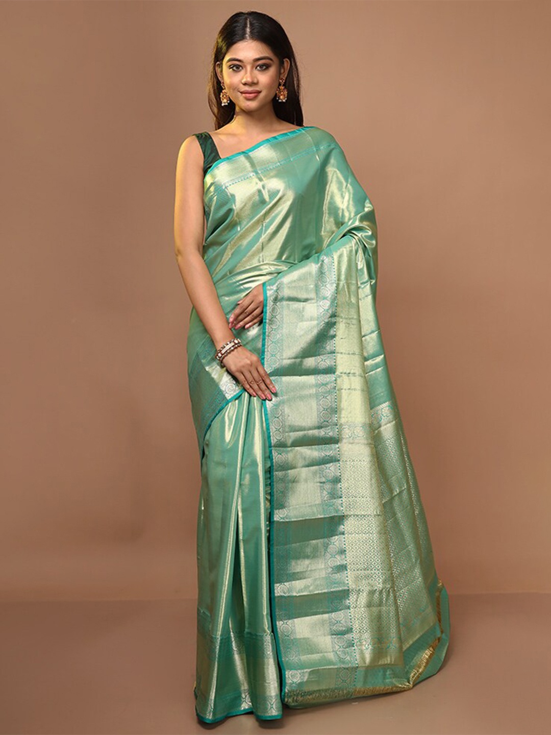 

AllSilks Green & Gold-Toned Woven Design Zari Pure Silk Kanjeevaram Saree