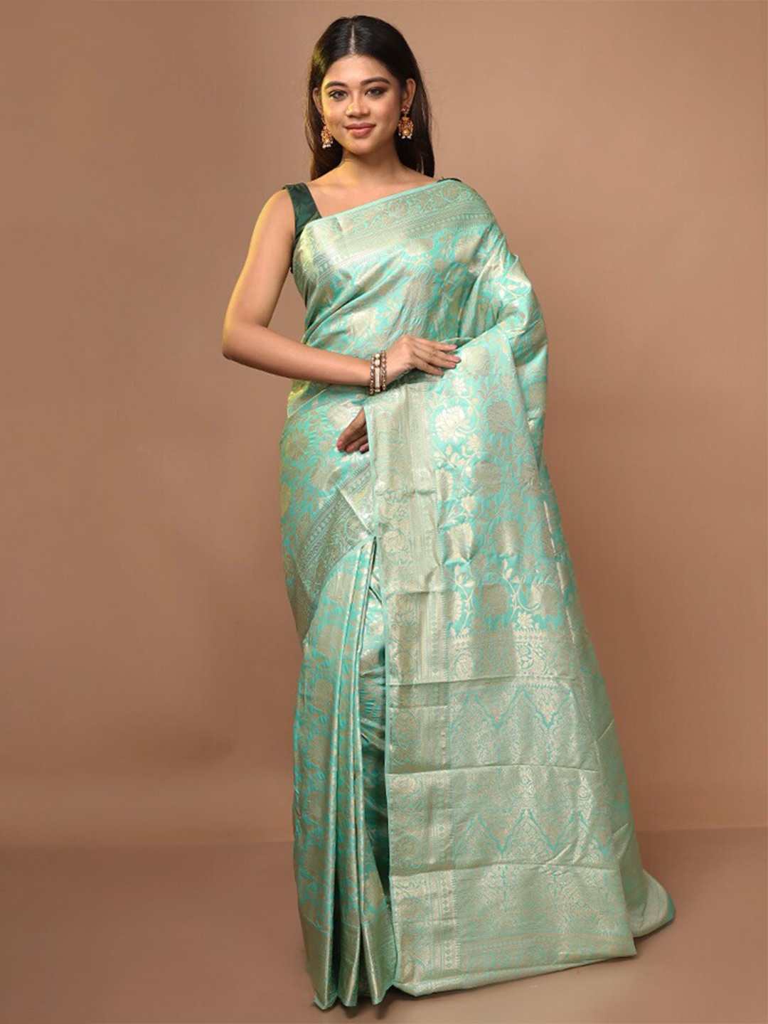 

AllSilks Green & Gold-Toned Woven Design Zari Pure Silk Kanjeevaram Saree