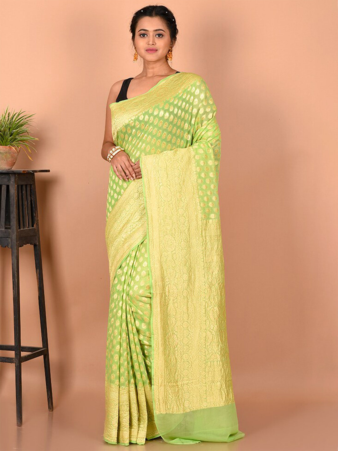 

AllSilks Green & Gold-Toned Woven Design Zari Pure Silk Saree