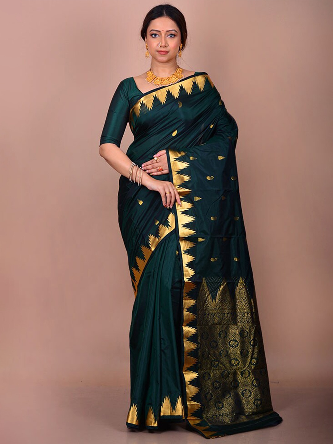 

AllSilks Green & Gold-Toned Woven Design Zari Pure Silk Kanjeevaram Saree