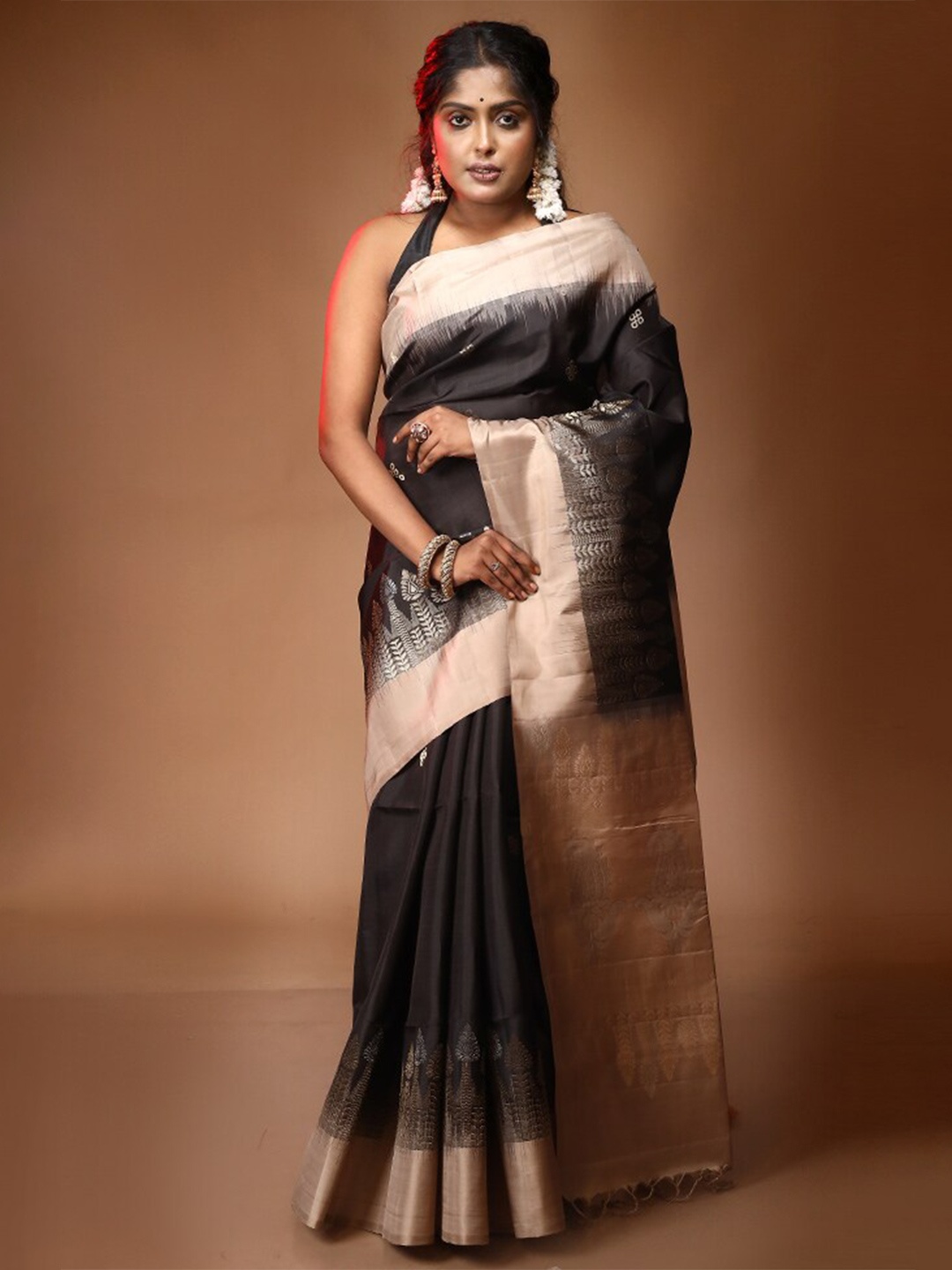 

AllSilks Black & Gold-Toned Woven Design Zari Pure Silk Kanjeevaram Saree