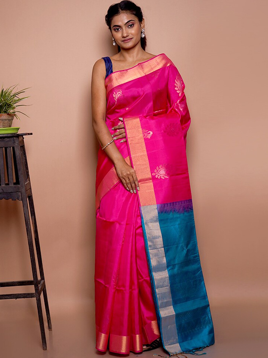 

AllSilks Pink & Copper-Toned Woven Design Zari Pure Silk Kanjeevaram Saree