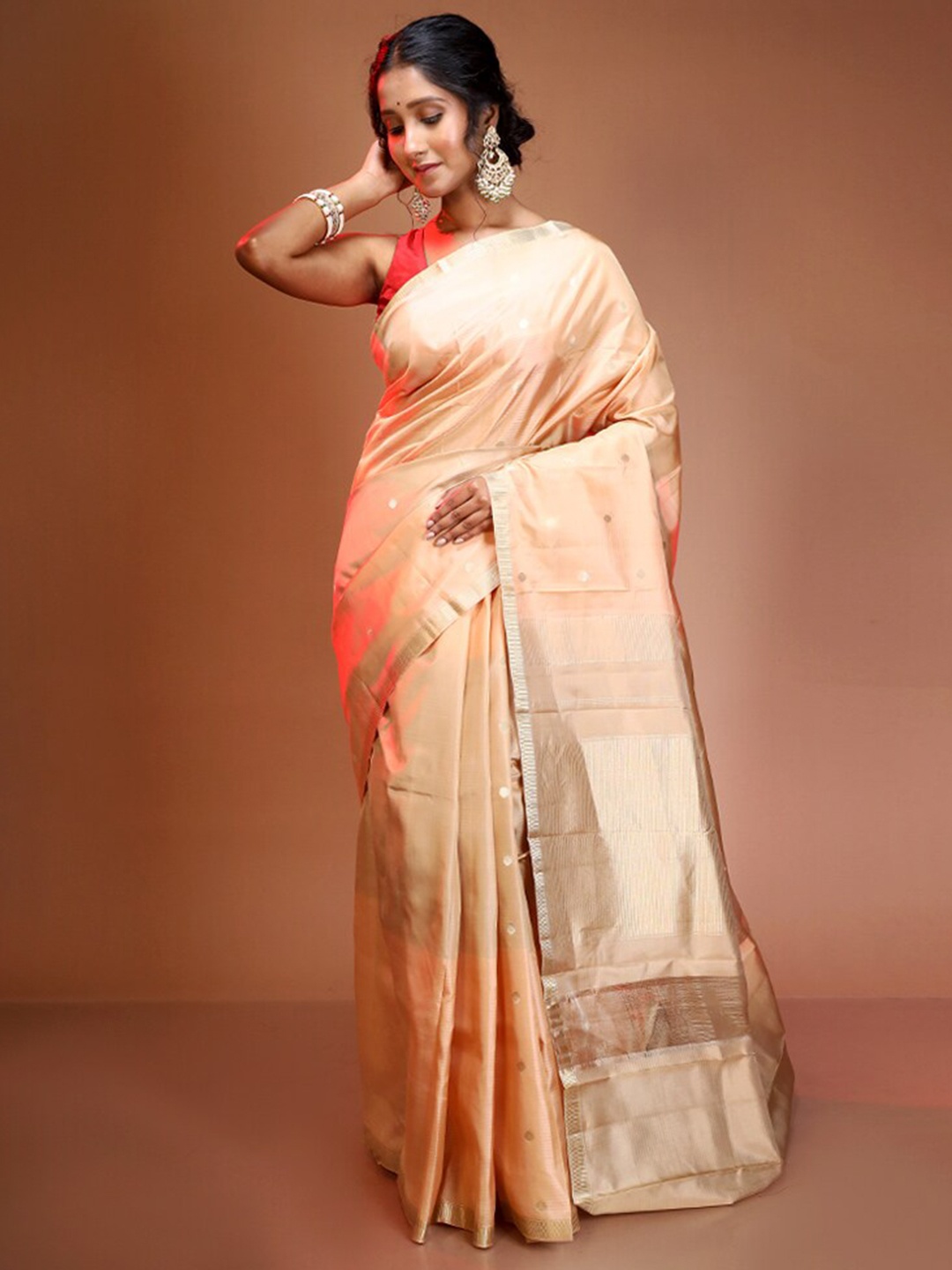 

AllSilks Cream-Coloured & Gold-Toned Woven Design Zari Pure Silk Kanjeevaram Saree