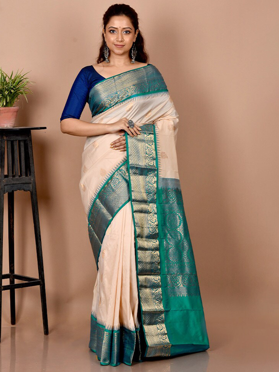 

AllSilks Cream-Coloured & Green Woven Design Zari Pure Silk Kanjeevaram Saree