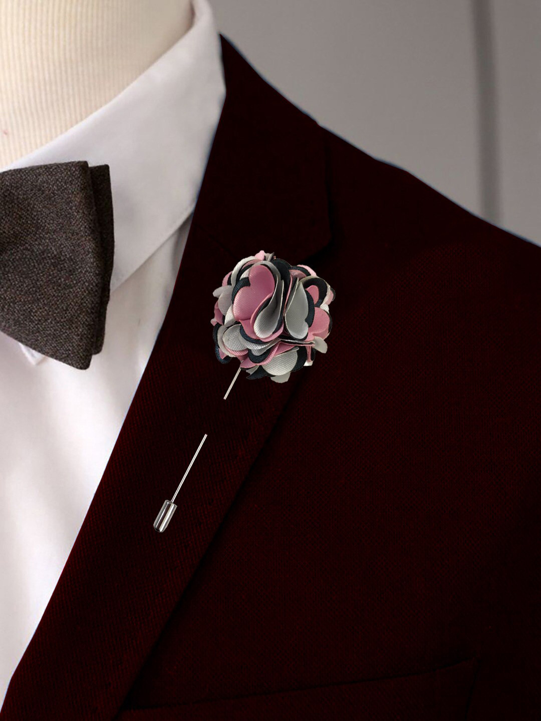 

Blacksmith Men Floral-Shaped Lapel Pin, Pink