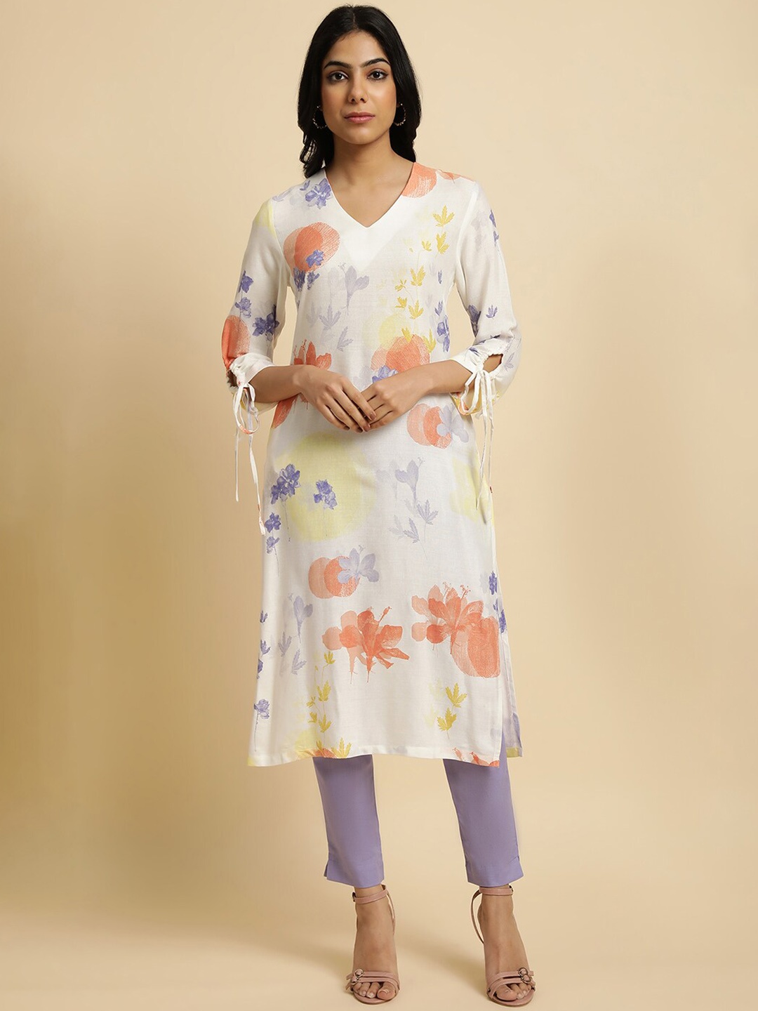 

W White & Peach Floral Printed V Neck Kurta