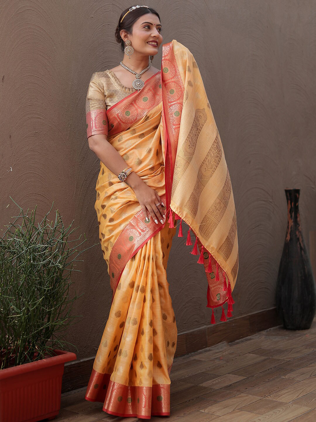 

KARAGIRI Woven Design Zari Banarasi Saree, Yellow
