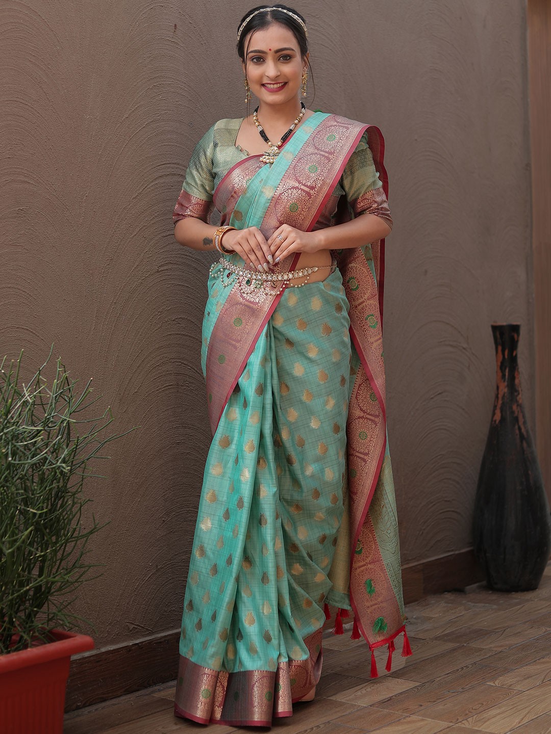 

KARAGIRI Woven Design Zari Banarasi Saree, Green