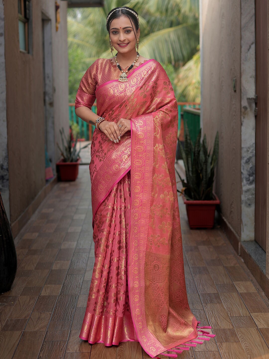 

KARAGIRI Woven Design Zari Silk Blend Banarasi Saree, Pink