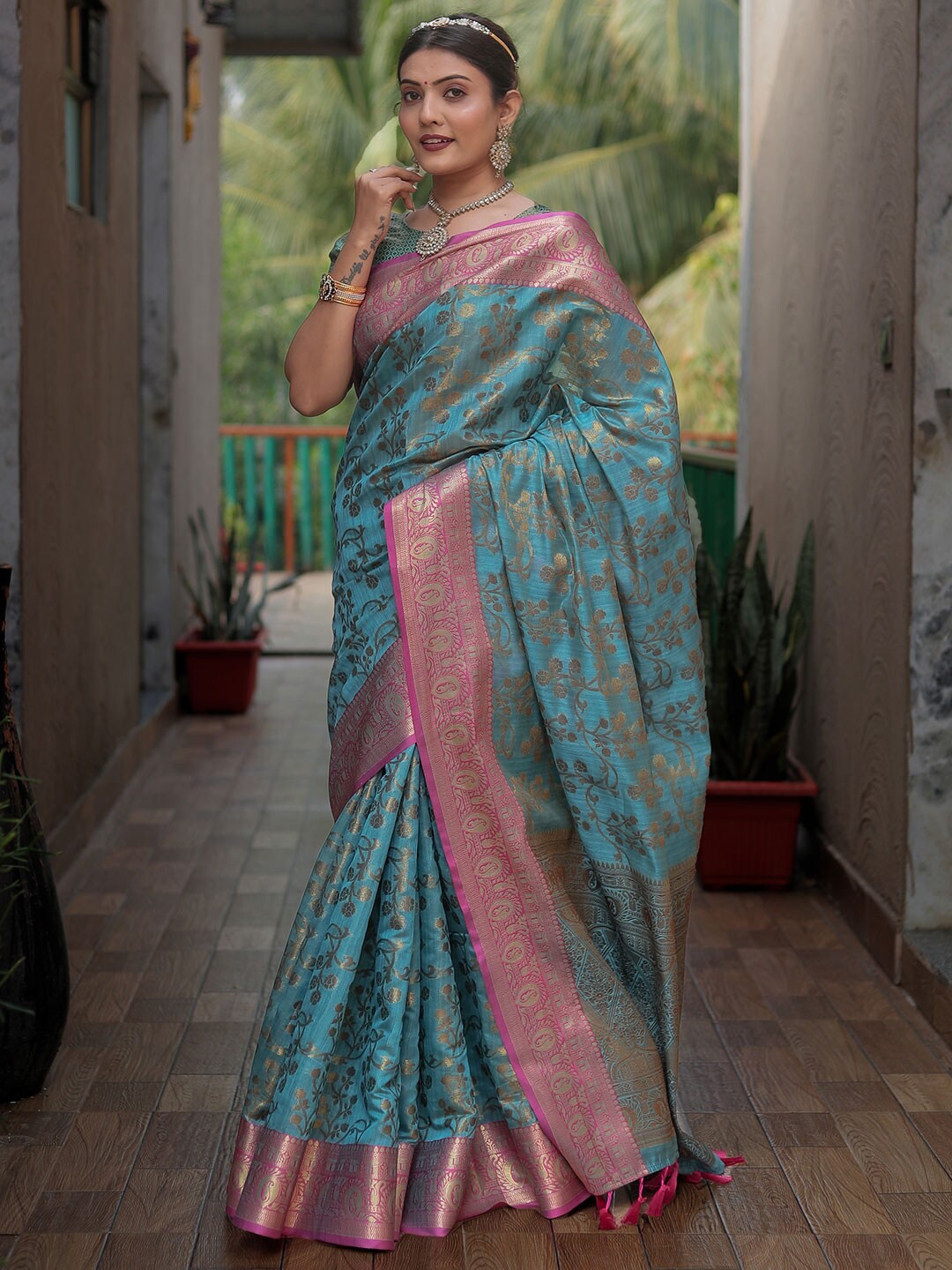 

KARAGIRI Floral Woven Design Zari Silk Blend Banarasi Saree, Blue
