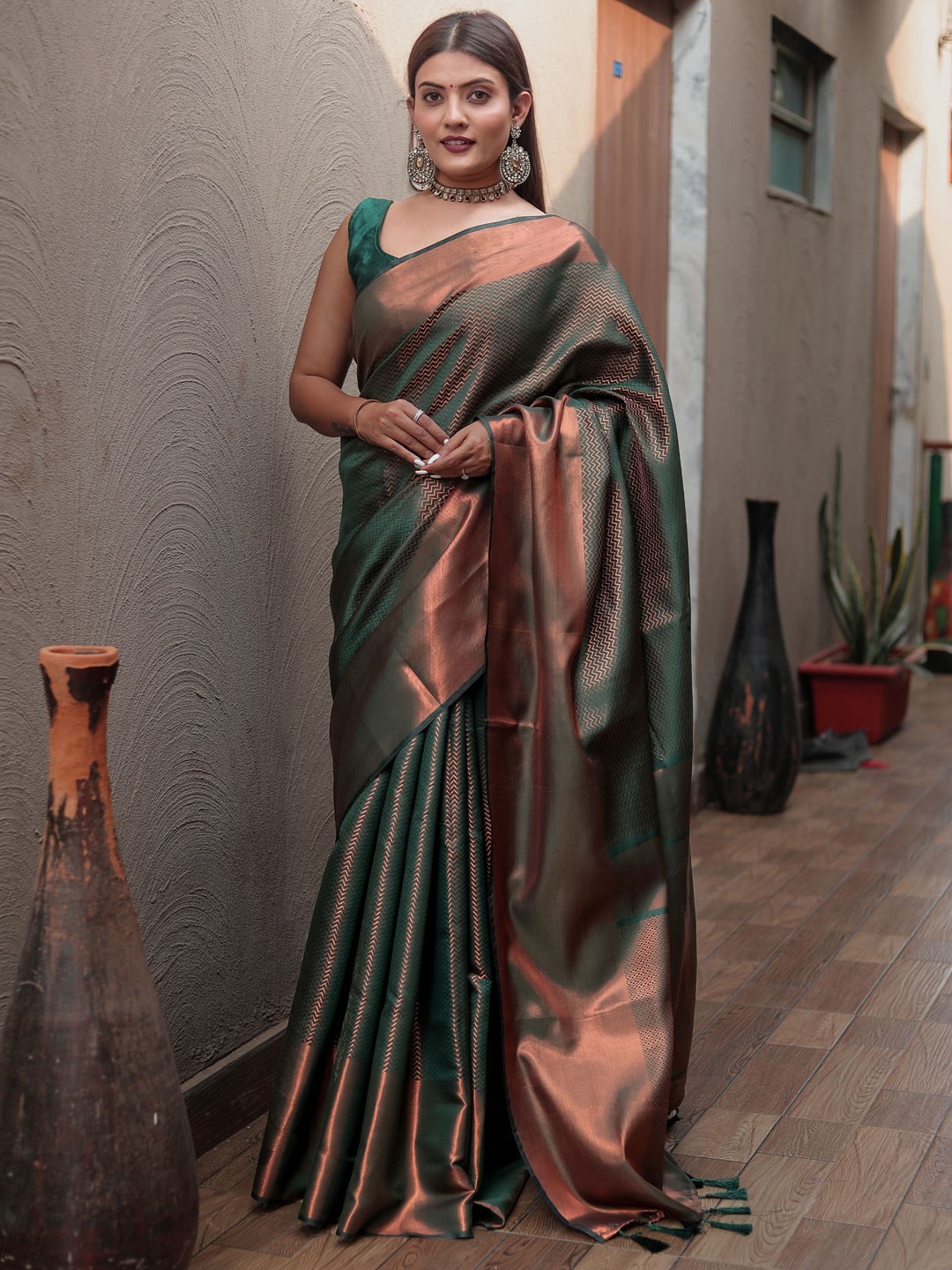 

KARAGIRI Woven Design Zari Silk Blend Kanjeevaram Saree, Green