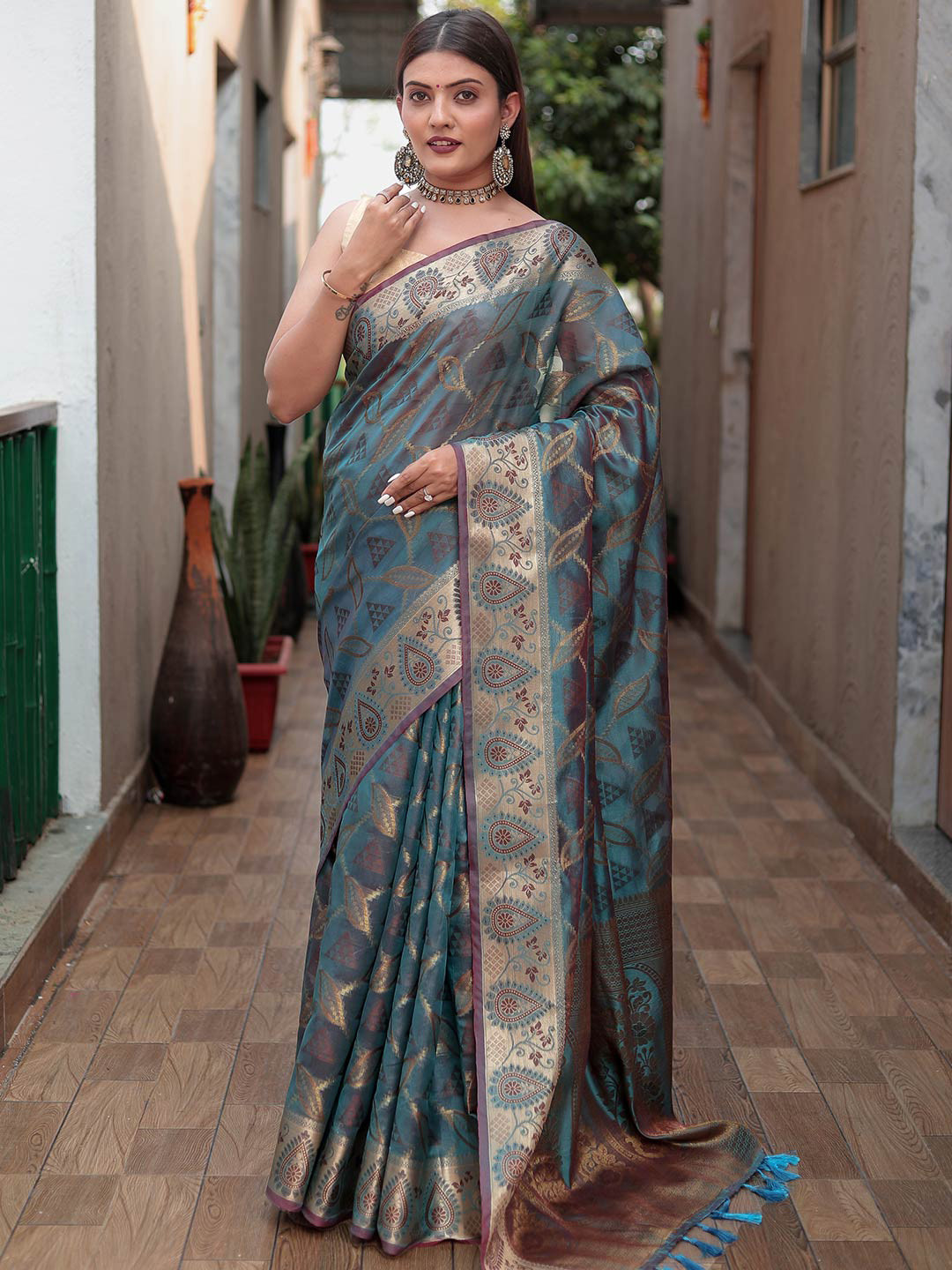 

KARAGIRI Woven Design Zari Silk Blend Banarasi Saree, Blue