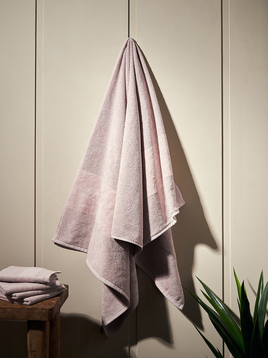 

Pure Home and Living Pink 550 GSM Cotton Bath Towel