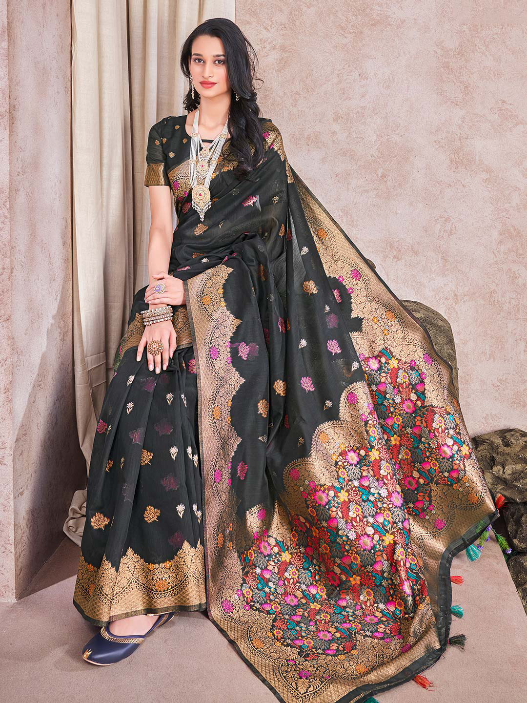 

KARAGIRI Ethnic Motifs Woven Design Zari Linen Blend Saree, Black