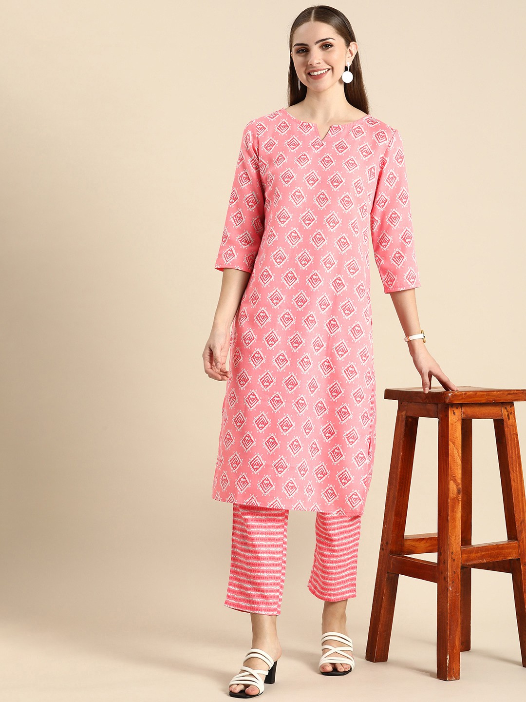 

Anouk Women Ethnic Motifs Printed Regular Kurta with Trousers, Pink