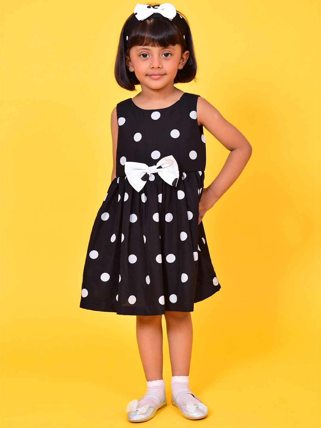 

NUEVOSDAMAS Girls Polka Dot Printed Crepe Fit & Flare Dress, Black