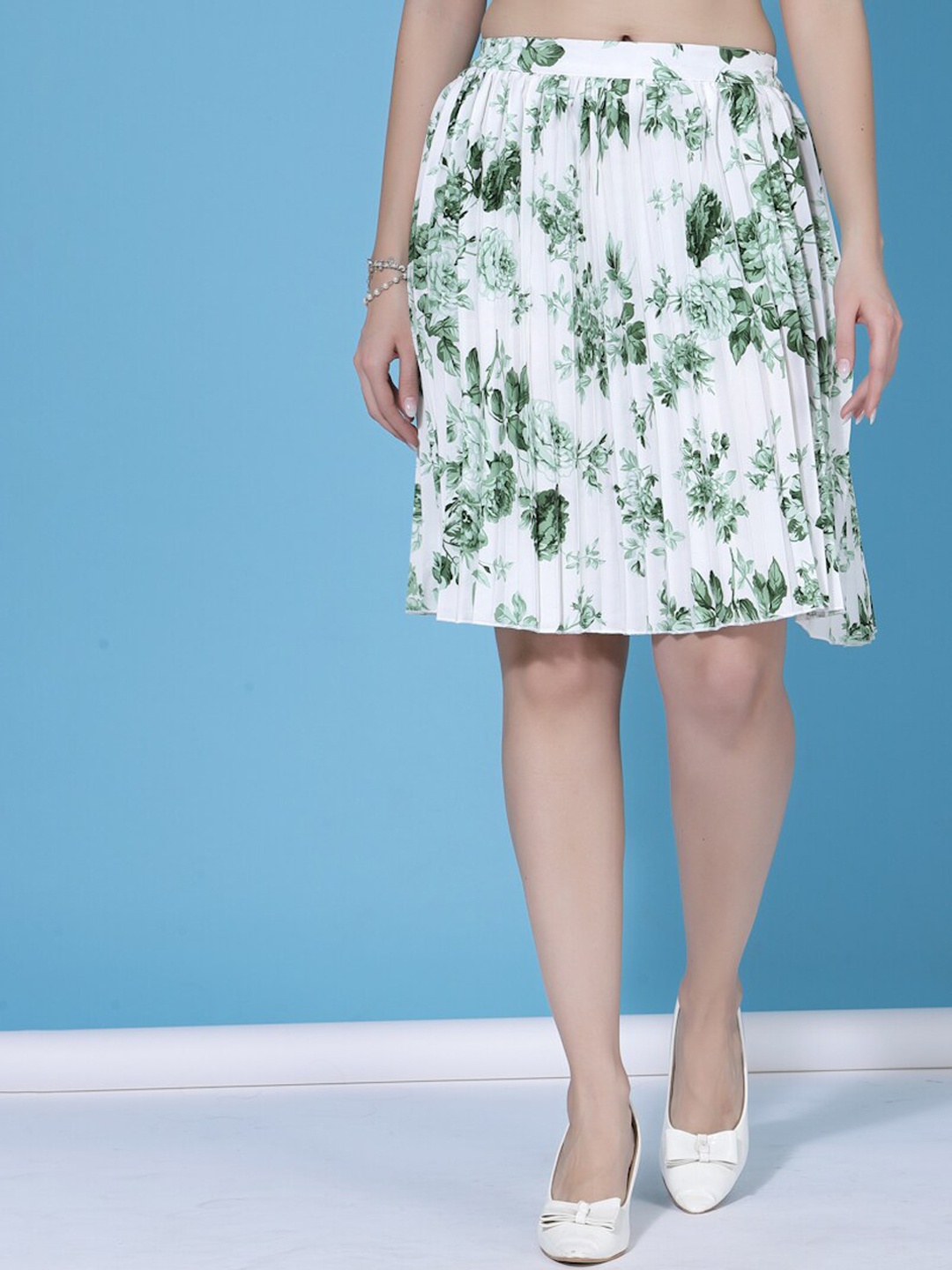 

Oomph! Floral Printed Pleated Above Knee Length Flared Slip-On Skirt, Green