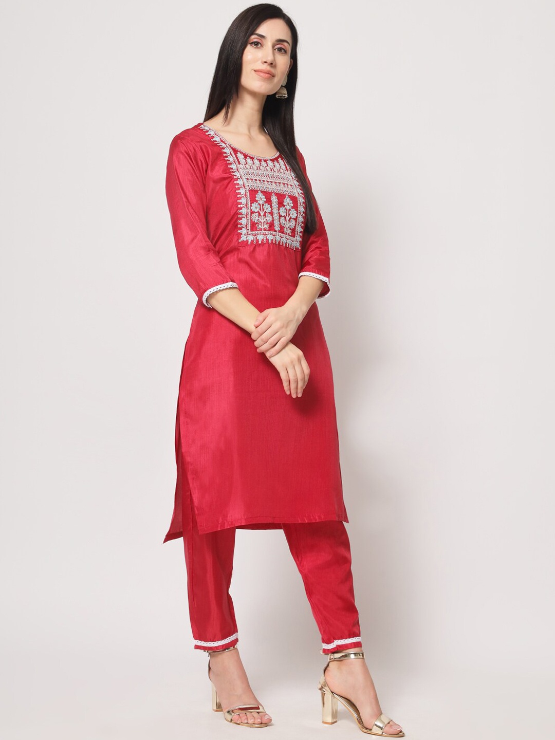 

GUFRINA Floral Yoke Design Sequinned Kurta With Trousers & Dupatta, Red