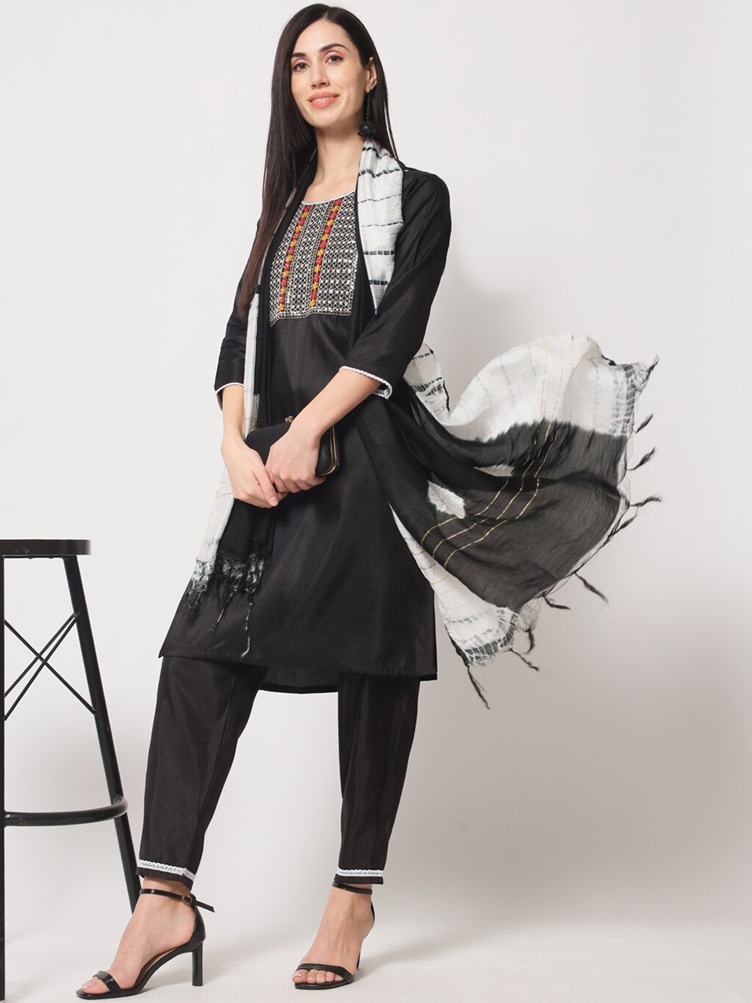 

GUFRINA Ethnic Motif Yoke Design Sequinned Kurta With Trousers & Dupatta, Black