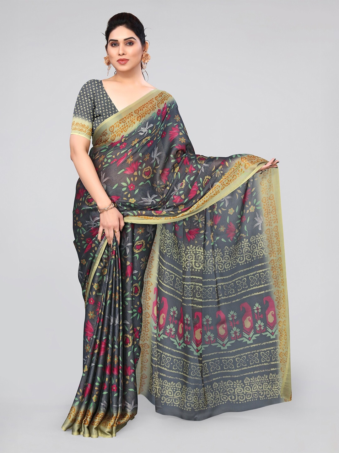 

MIRCHI FASHION Grey & Pink Floral Printed Saree