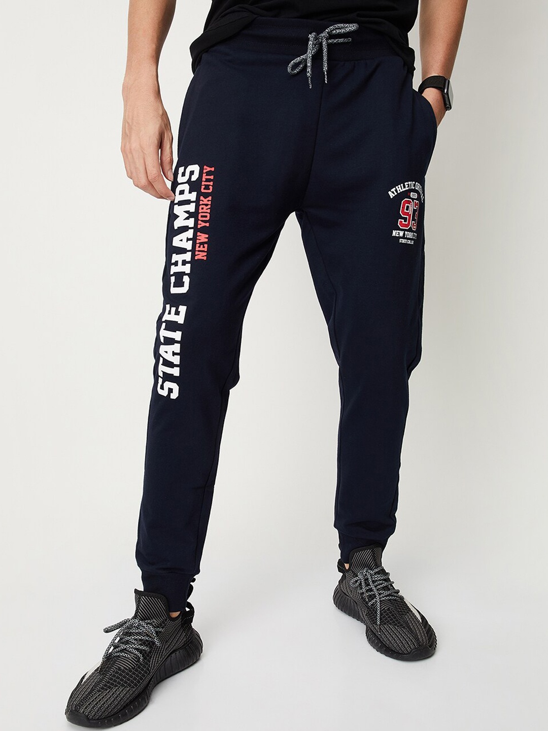 

max Men Typography Printed Regular Fit Mid-Rise Joggers, Navy blue