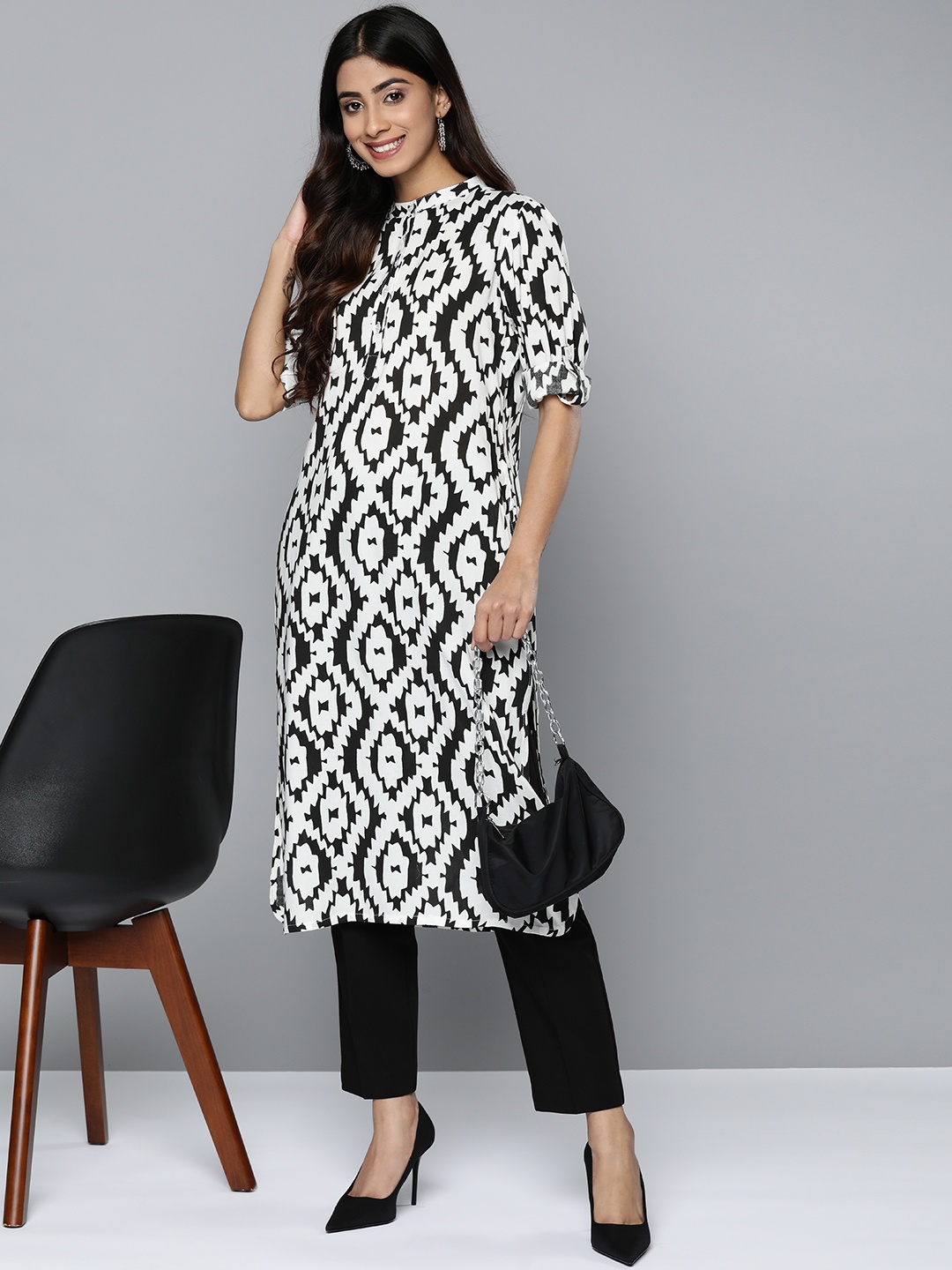 

HERE&NOW Women White & Black Geometric Printed Asymmetric Kurta