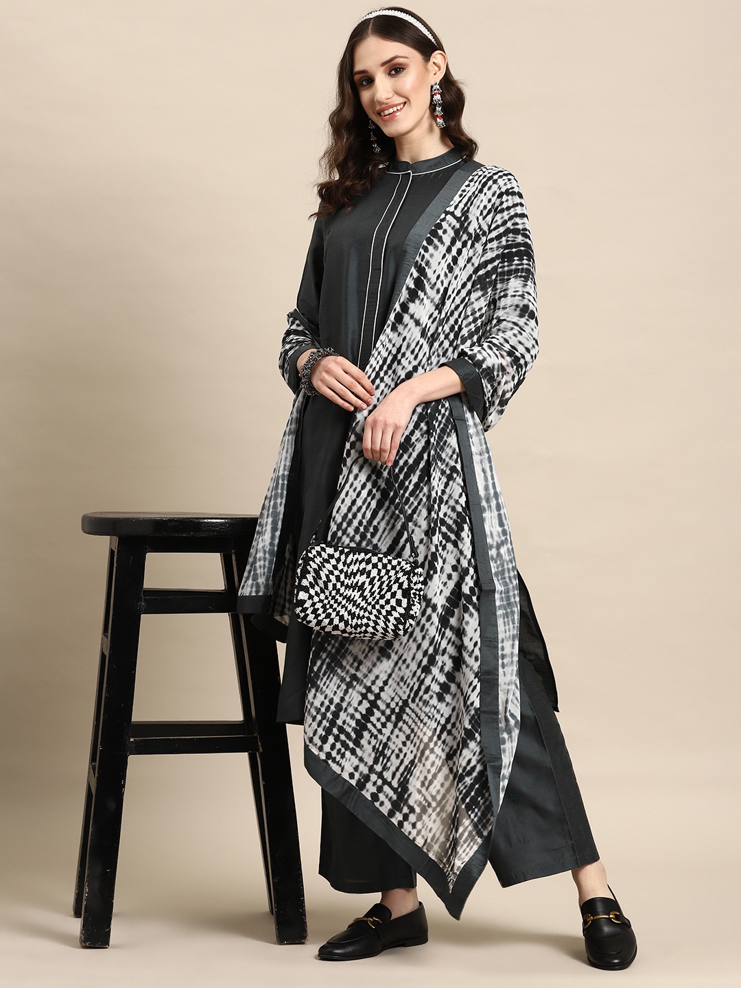 

Sangria Women Solid Mandarin Collar Kurta with Trouser & Dupatta, Grey
