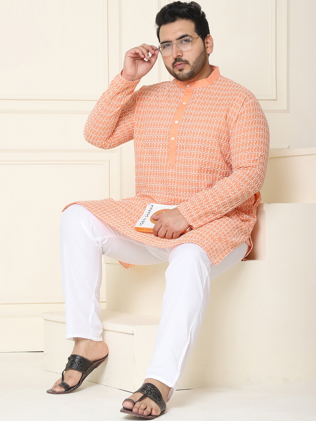 

SOJANYA PLUS Men Plus Size Ethnic Motifs Embroidered Pure Cotton Kurta with Pyjamas, Peach