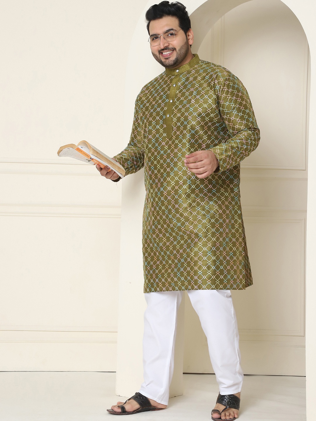 

SOJANYA PLUS Embroidered Regular Kurta with Pyjamas, Olive