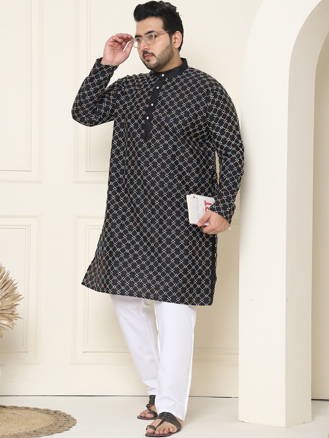 SOJANYA PLUS Men Plus Size Embroidered Regular Kurta With Pyjamas, Black
