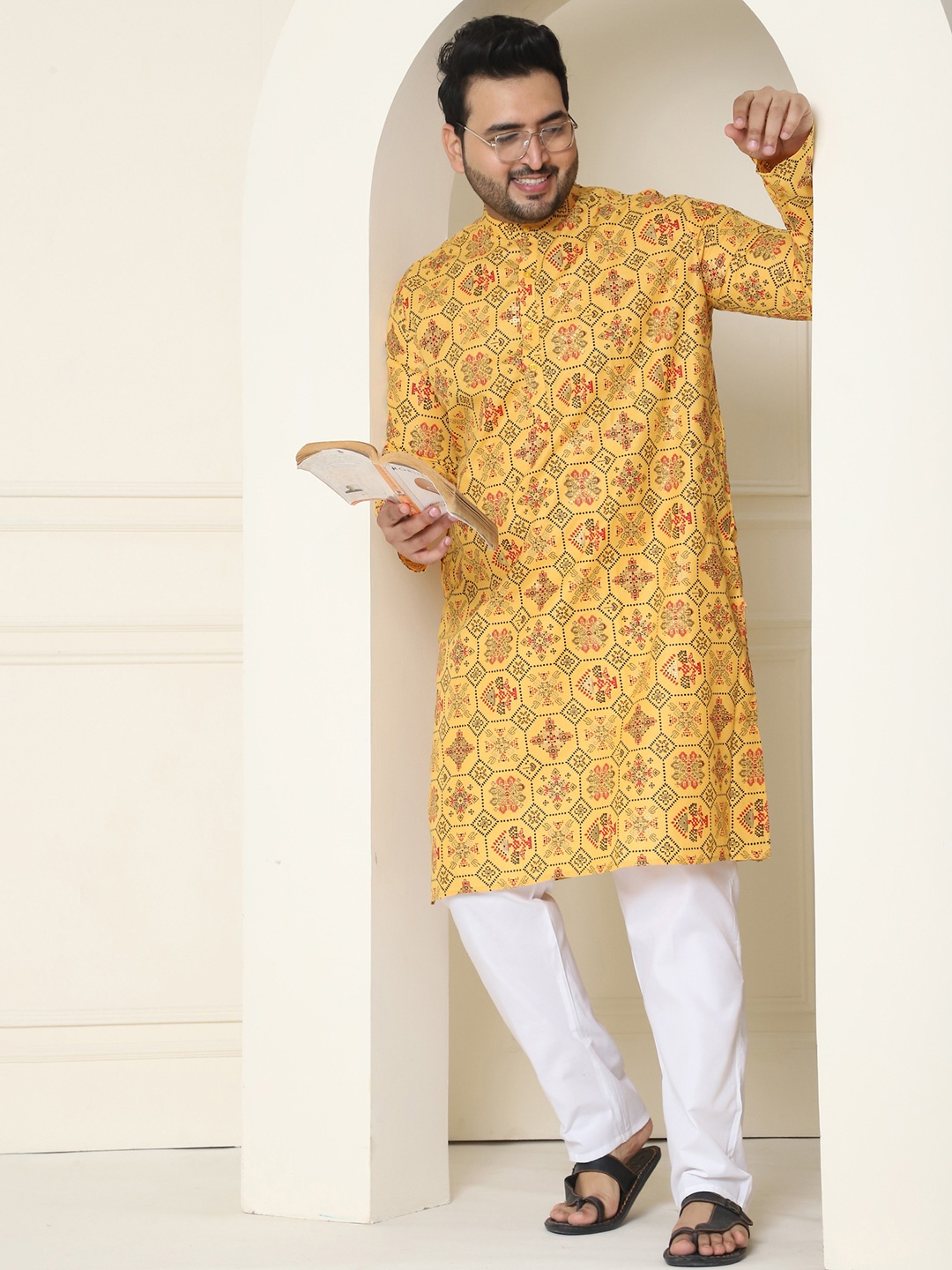 

SOJANYA PLUS Men Plus Size Ethnic Motifs Printed Kurta With Pyjamas, Yellow