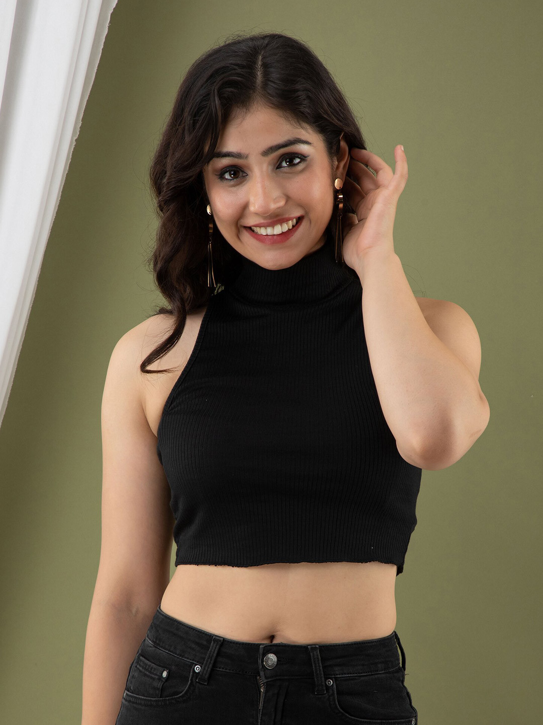 

Mialo fashion High Neck Sleeveless Fitted Crop Top, Black