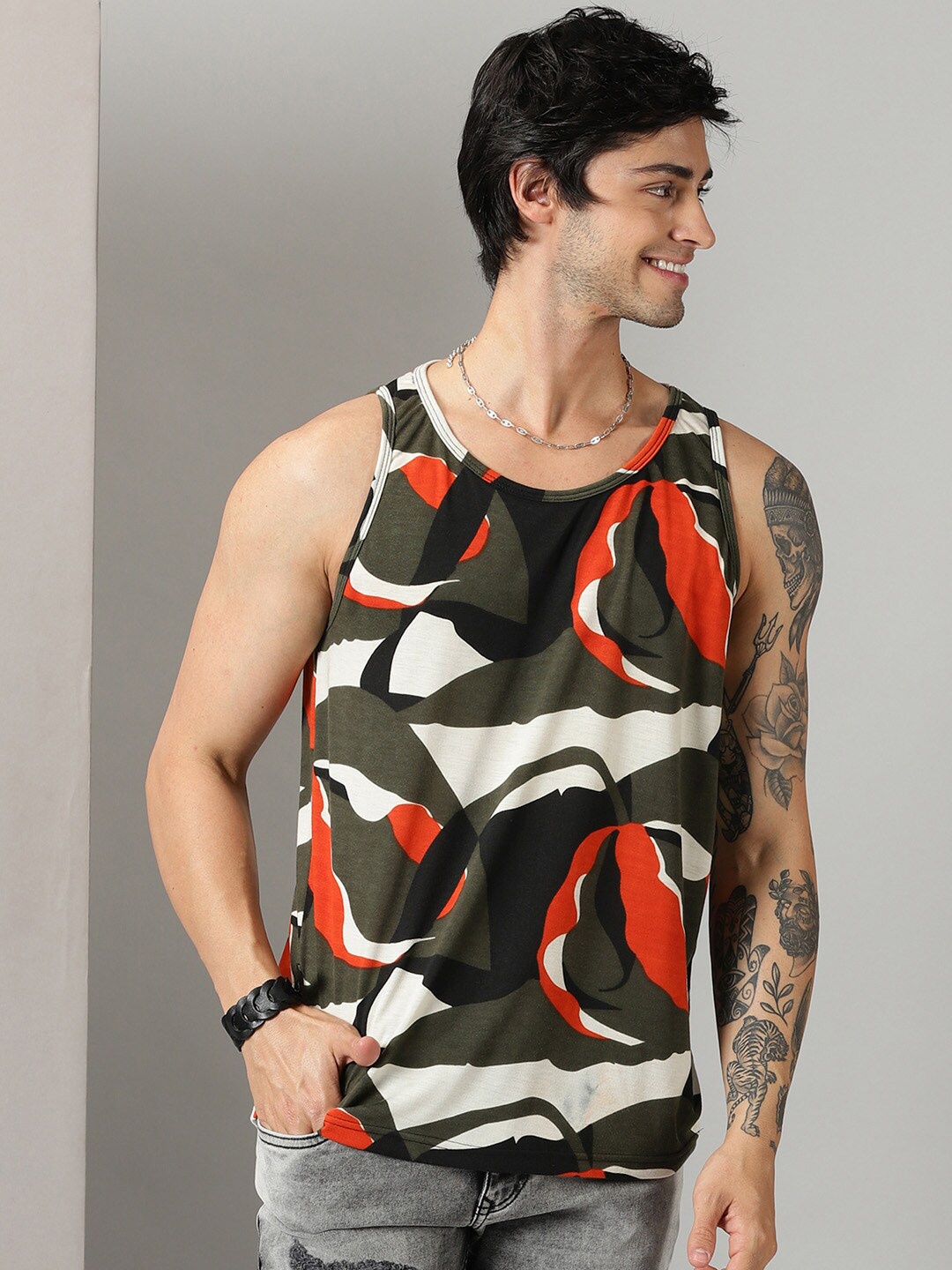 

Rodzen Abstract Printed Round Neck Regular Fit Cotton T-Shirt, Green
