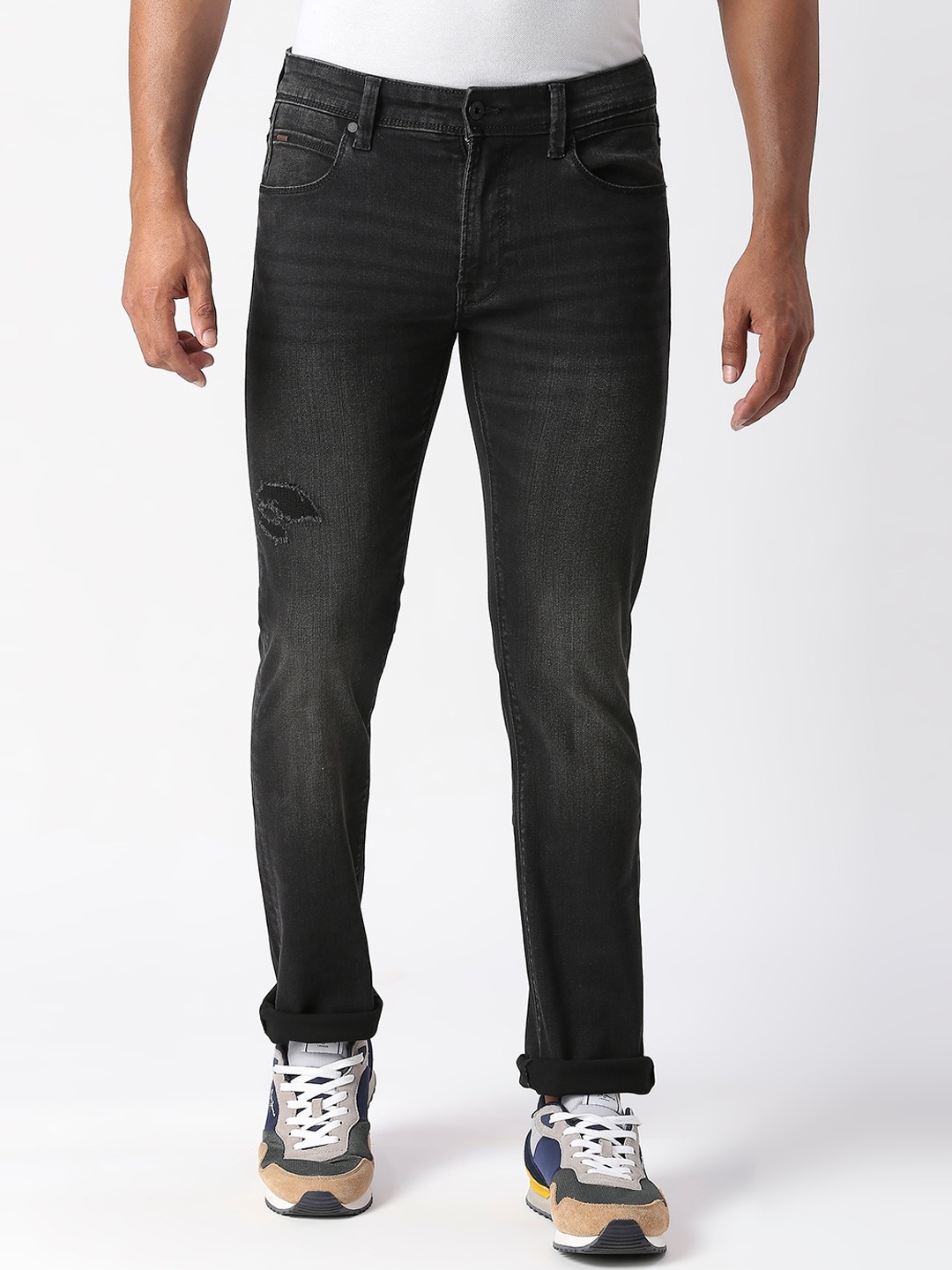 

Pepe Jeans Men Comfort Slim Fit Low Distress Light Fade Jeans, Black