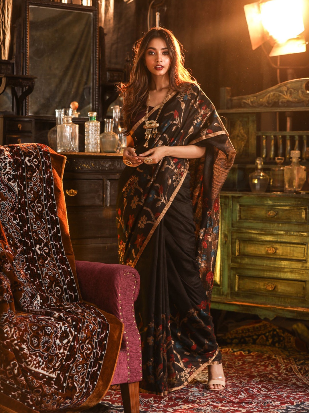 

Mitera Black & Gold-Toned Ethnic Motifs Woven Design Zari Pure Silk Saree