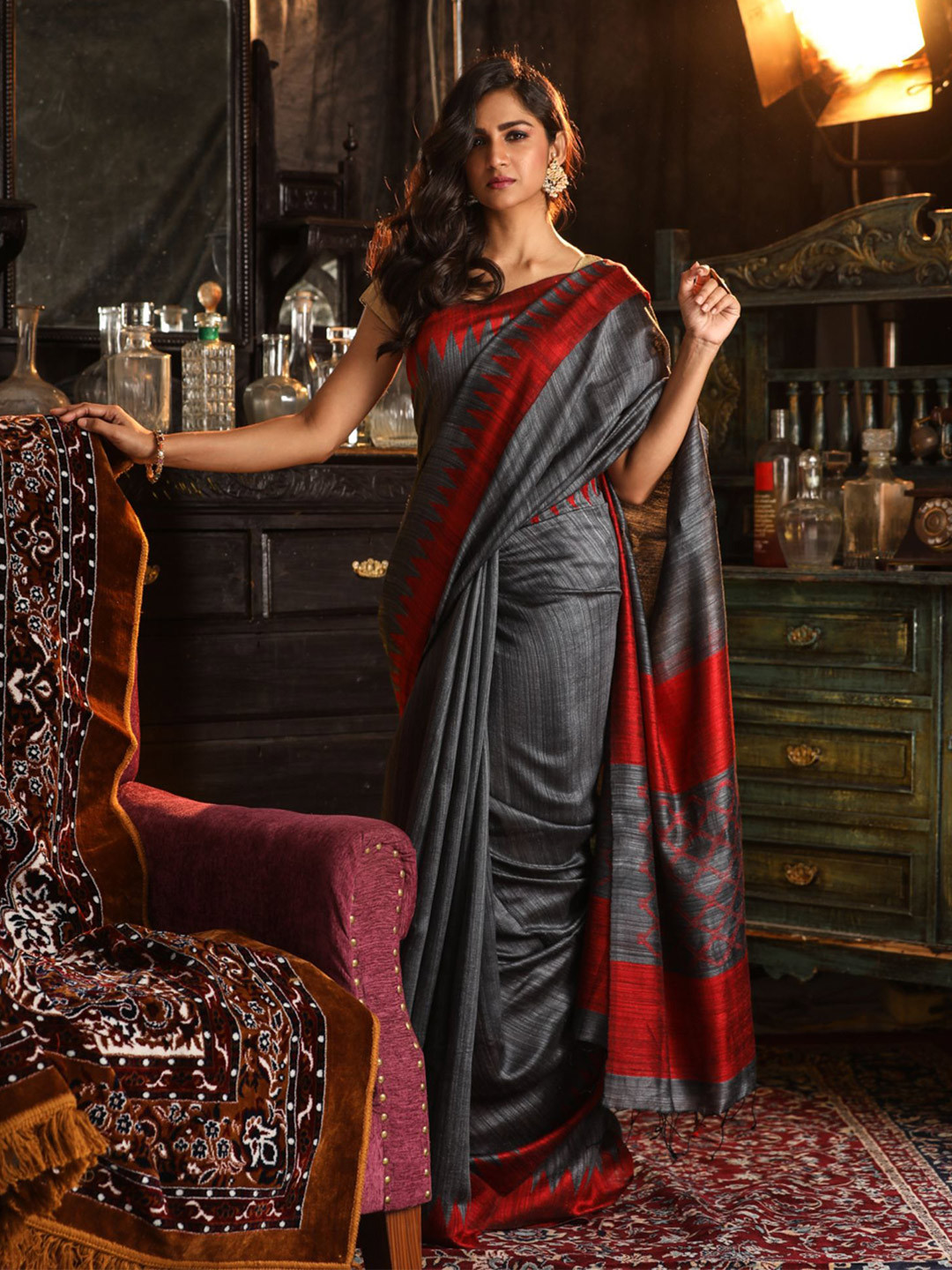 

Mitera Grey & Red Pure Silk Saree With Blouse Piece