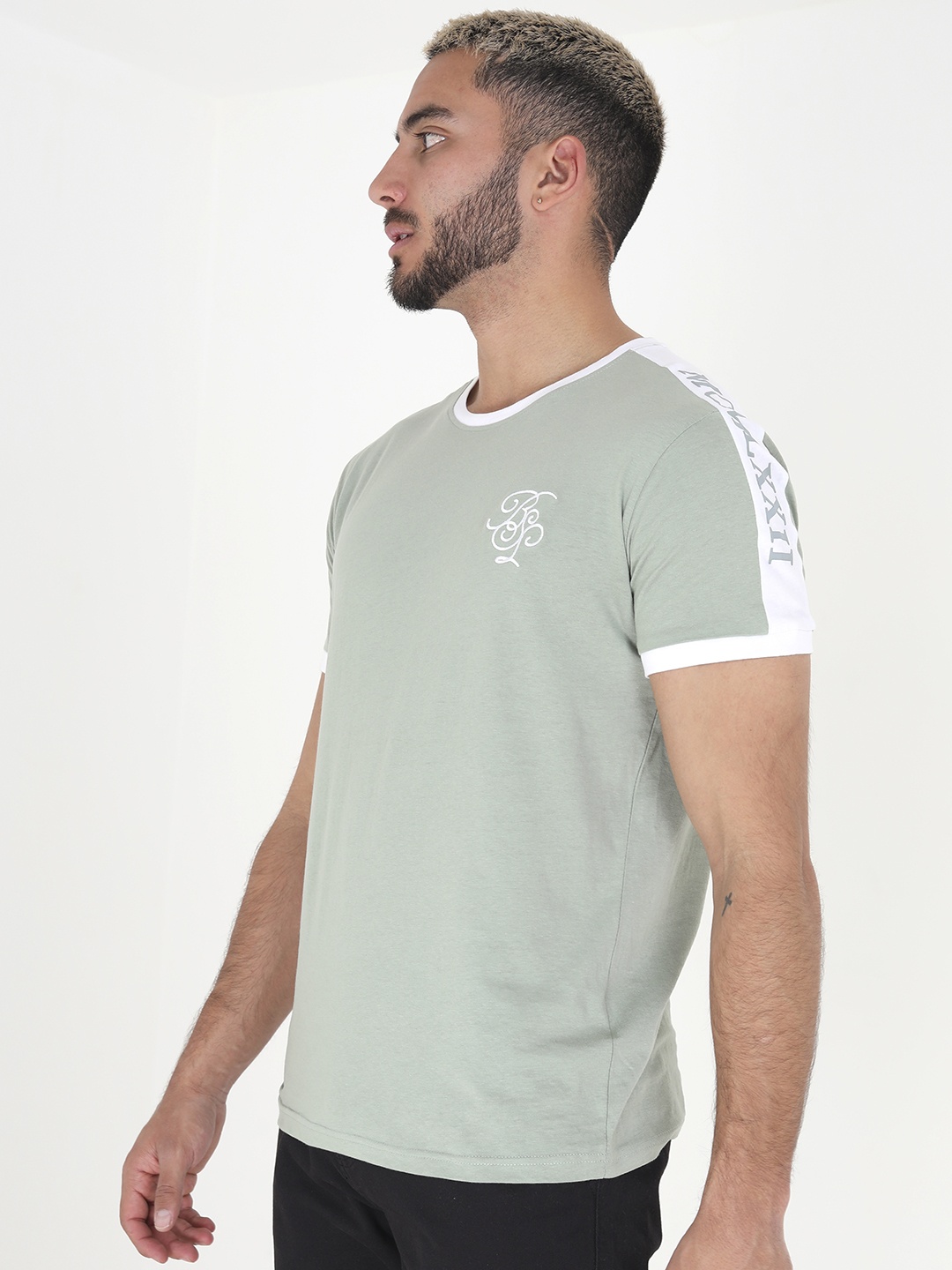 

BRAVE SOUL Men Pure Cotton T-shirt, Green