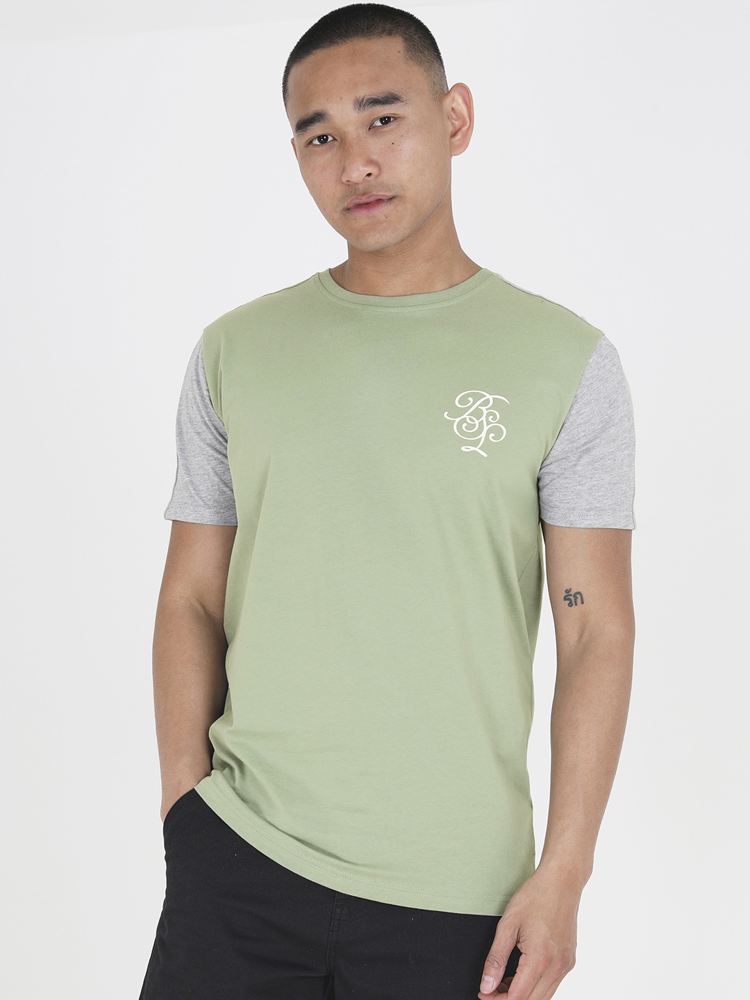 

BRAVE SOUL Men Colourblocked Pure Cotton T-shirt, Green