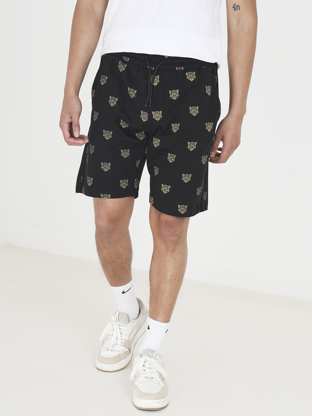 

BRAVE SOUL Men Conversational Printed Shorts, Black