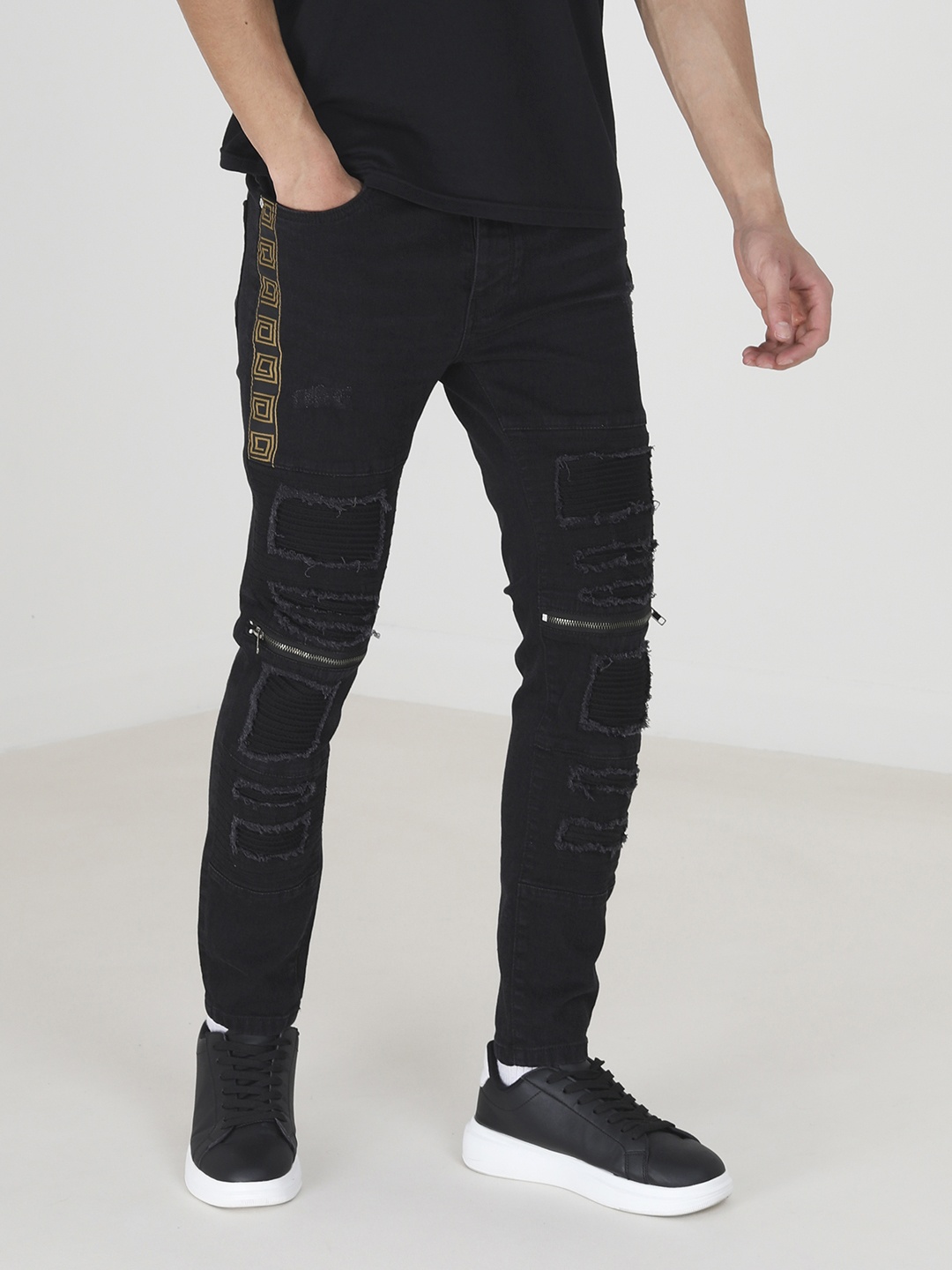 

BRAVE SOUL Men Skinny Fit Mildly Distressed Applique Stretchable Jeans, Black