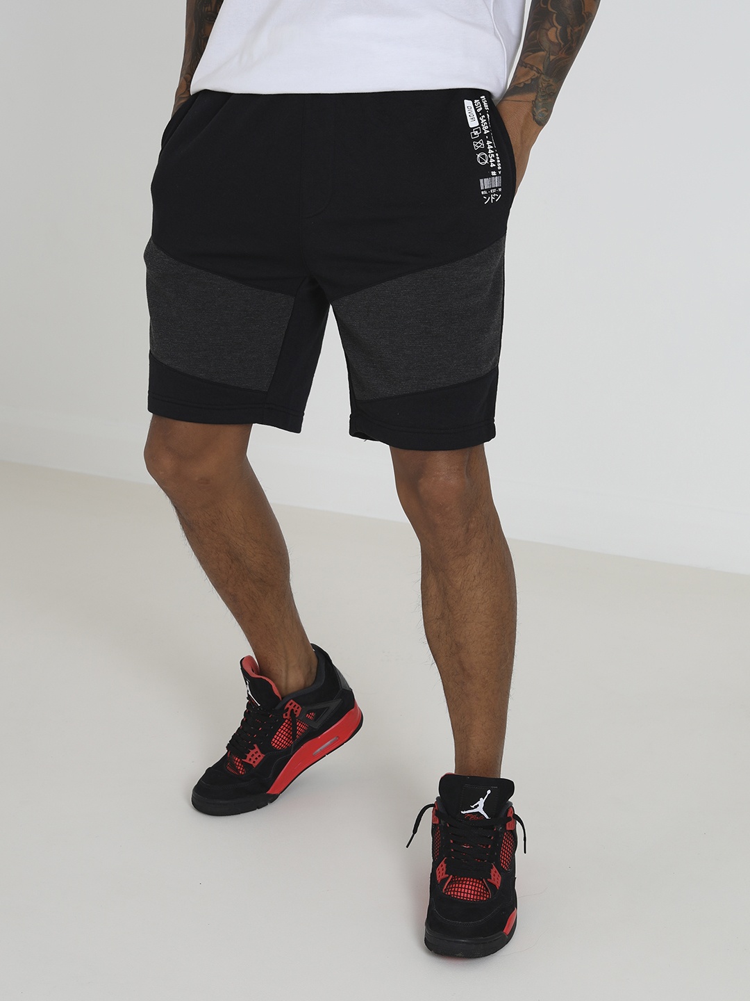 

BRAVE SOUL Men Colourblocked Shorts, Black