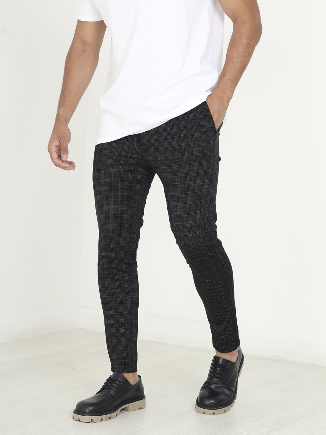 

BRAVE SOUL Men Checked Slim Fit Trousers, Grey