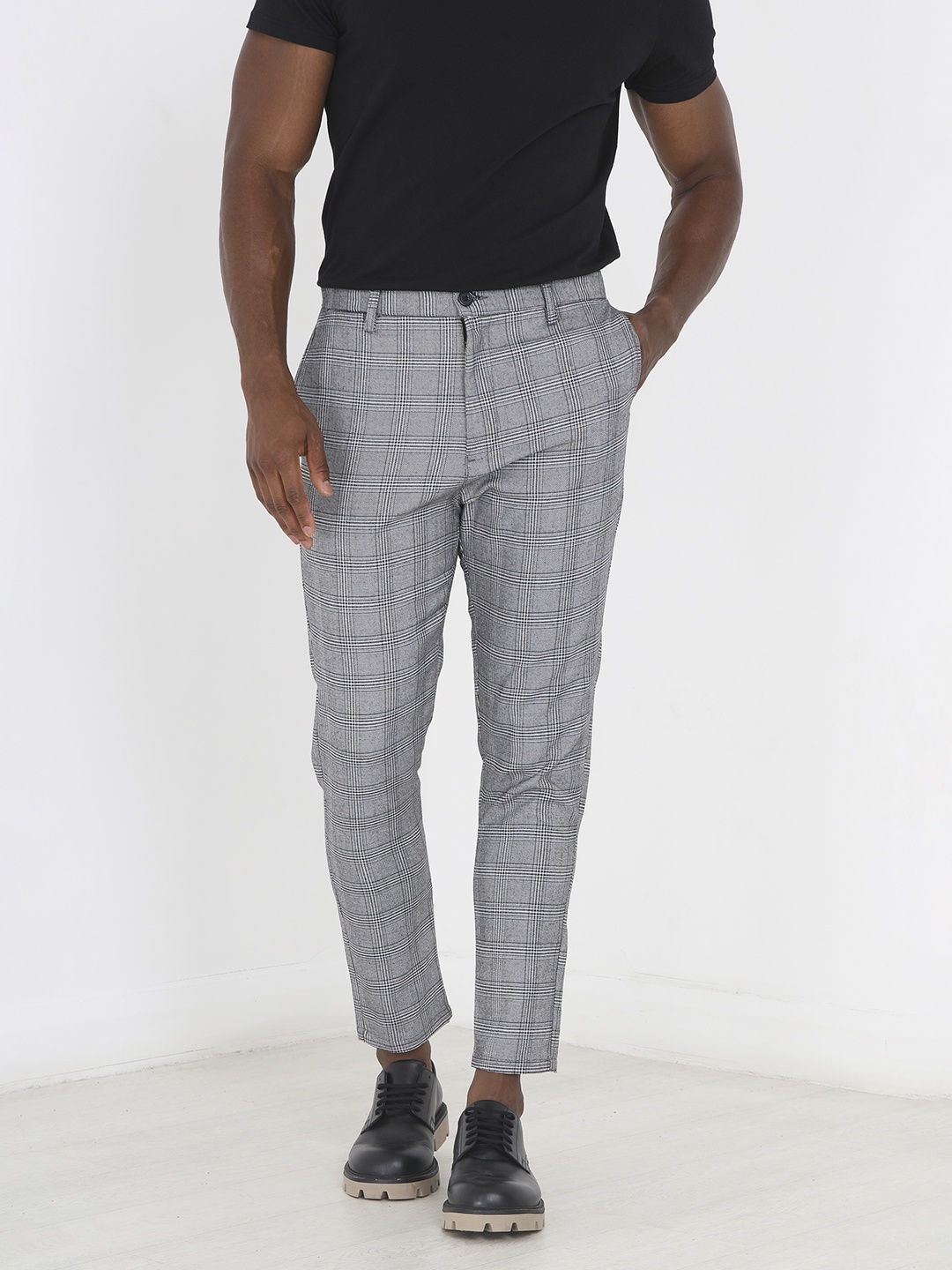 

BRAVE SOUL Men Checked Slim Fit Trousers, Grey