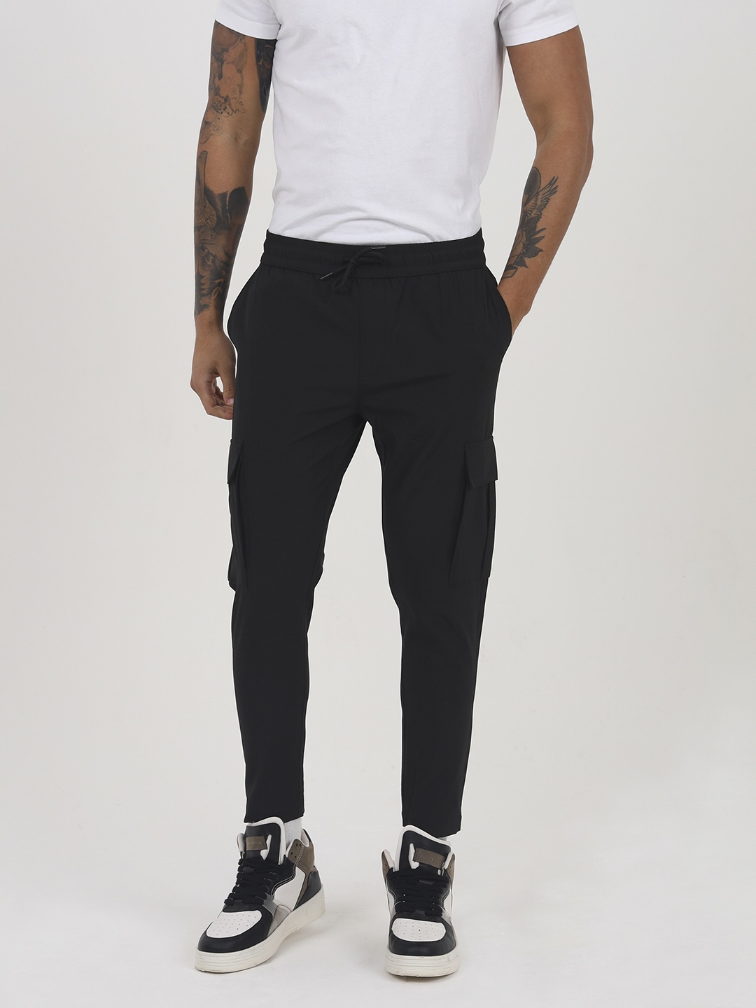 

BRAVE SOUL Men Slim Fit Cargos Trousers, Black