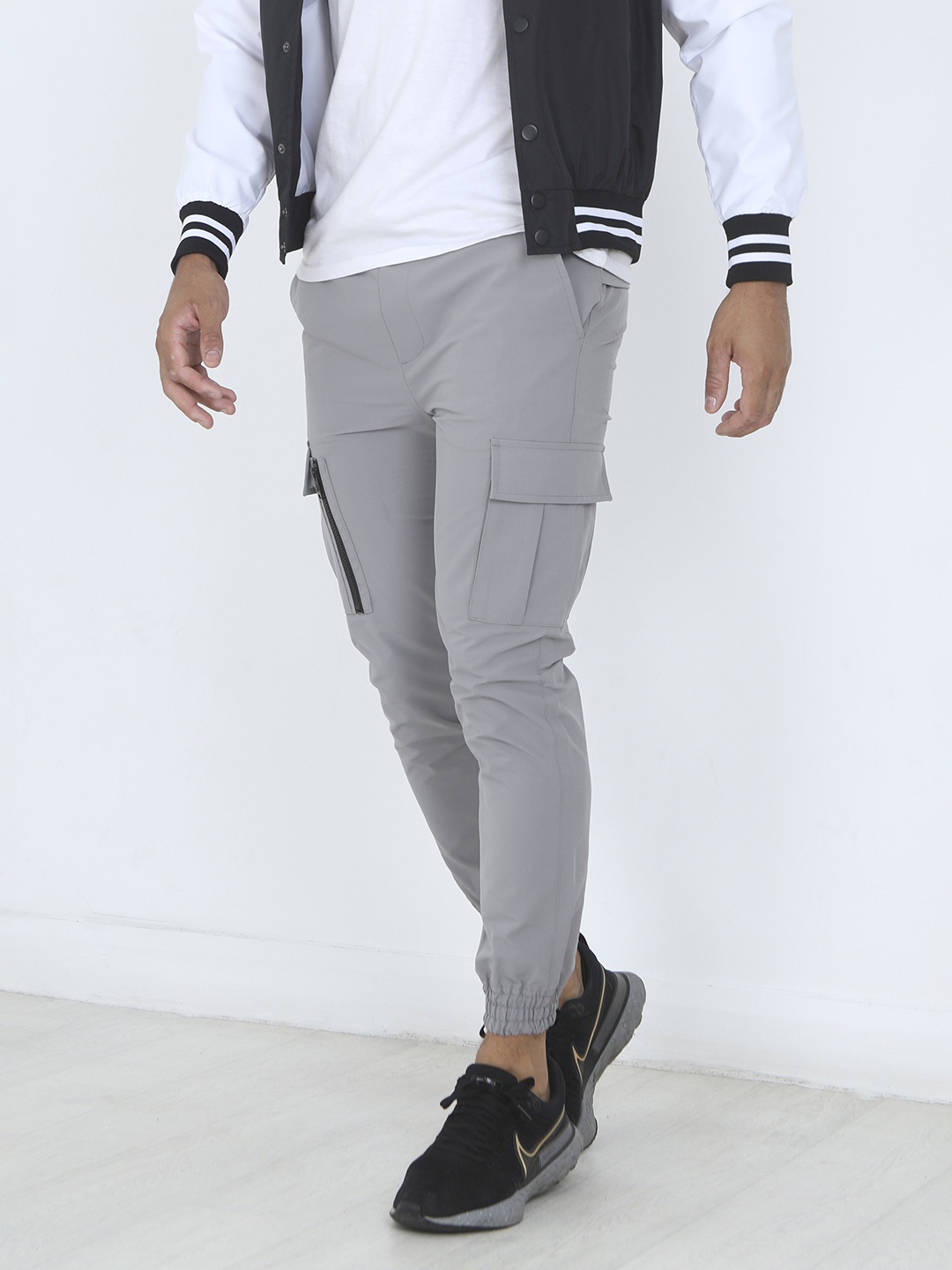 

BRAVE SOUL Men Slim Fit Cargos, Grey