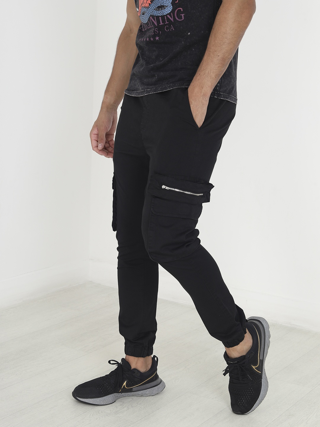 

BRAVE SOUL Men Slim Fit Cargos, Black