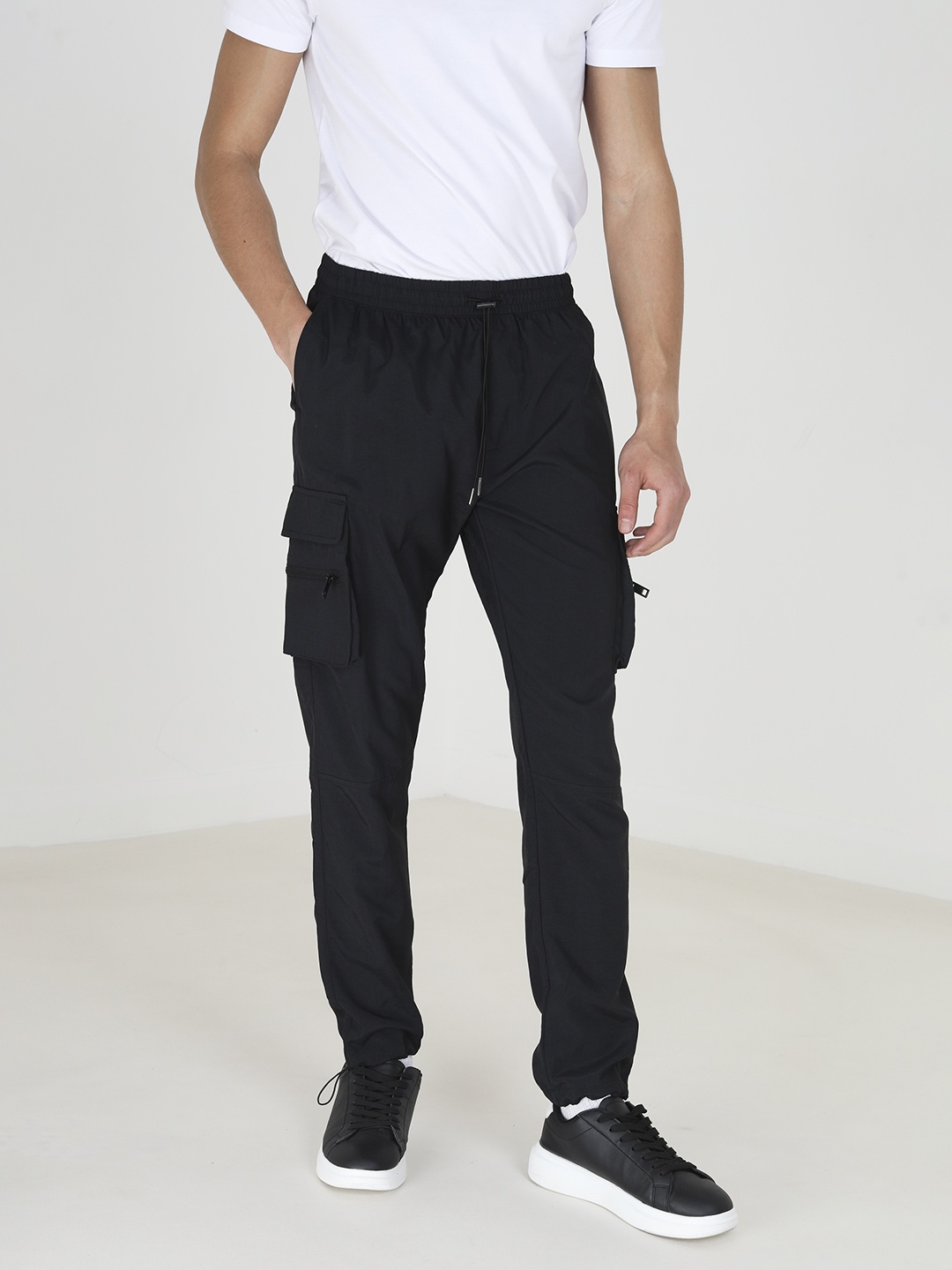 

BRAVE SOUL Men Slim Fit Cargos, Black